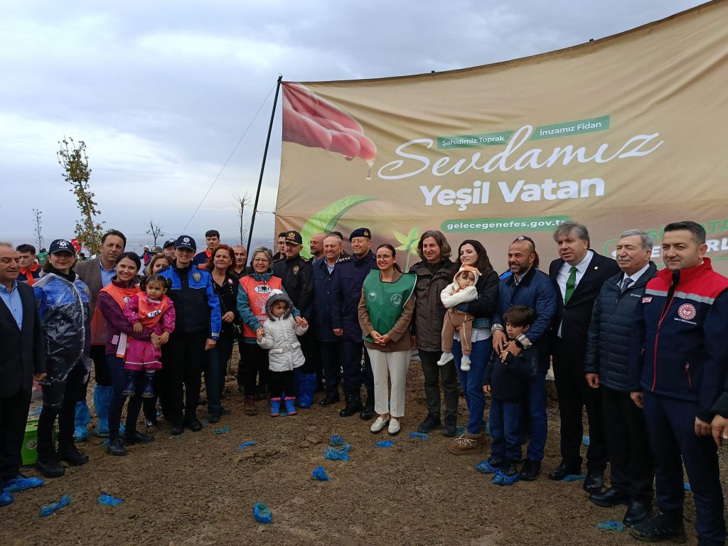 Sevdamız Yeşil Vatan: Yalova Üniversitesi’nde Fidanlar Toprakla Buluştu